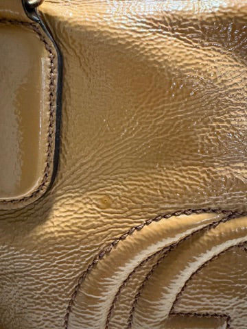 Gucci Soho camel tan satchel: Close-up of faint spot above GG logo