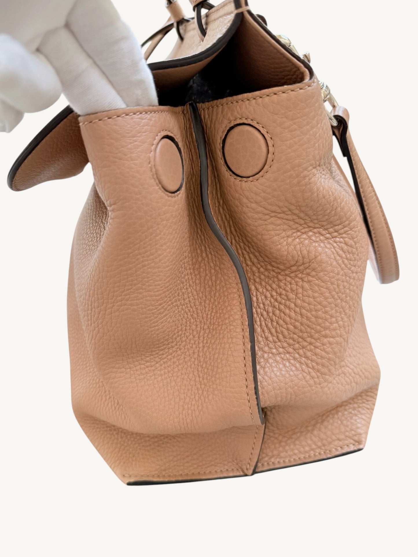 Gucci Large Bamboo Daily 2Way Top Handle Crossbody Bag — Camel Grained Calfskin | Frida Giannini Era Style 370830