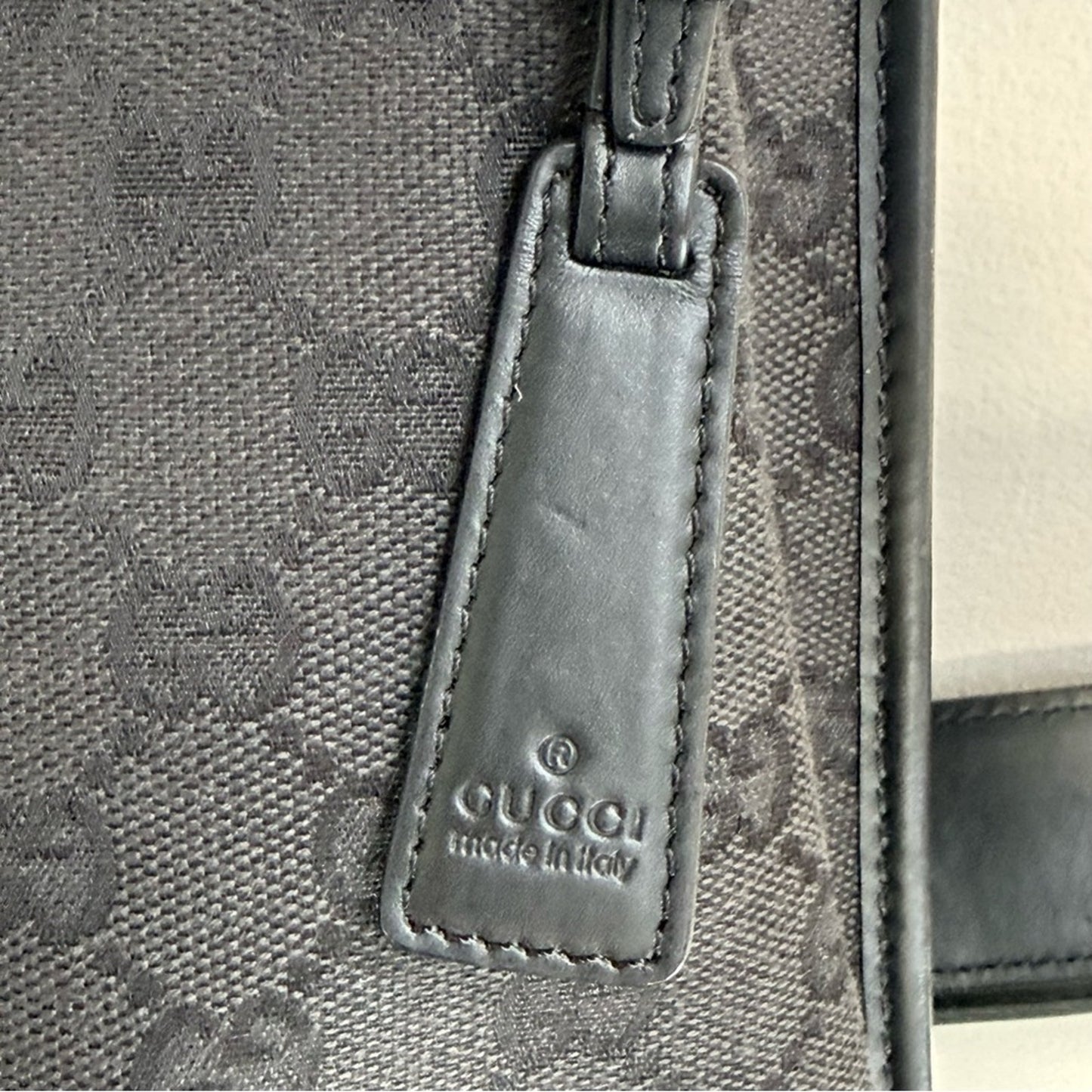 Gucci Black GG Canvas Crossbody Bag Unisex Italian Classic Silver Hardware