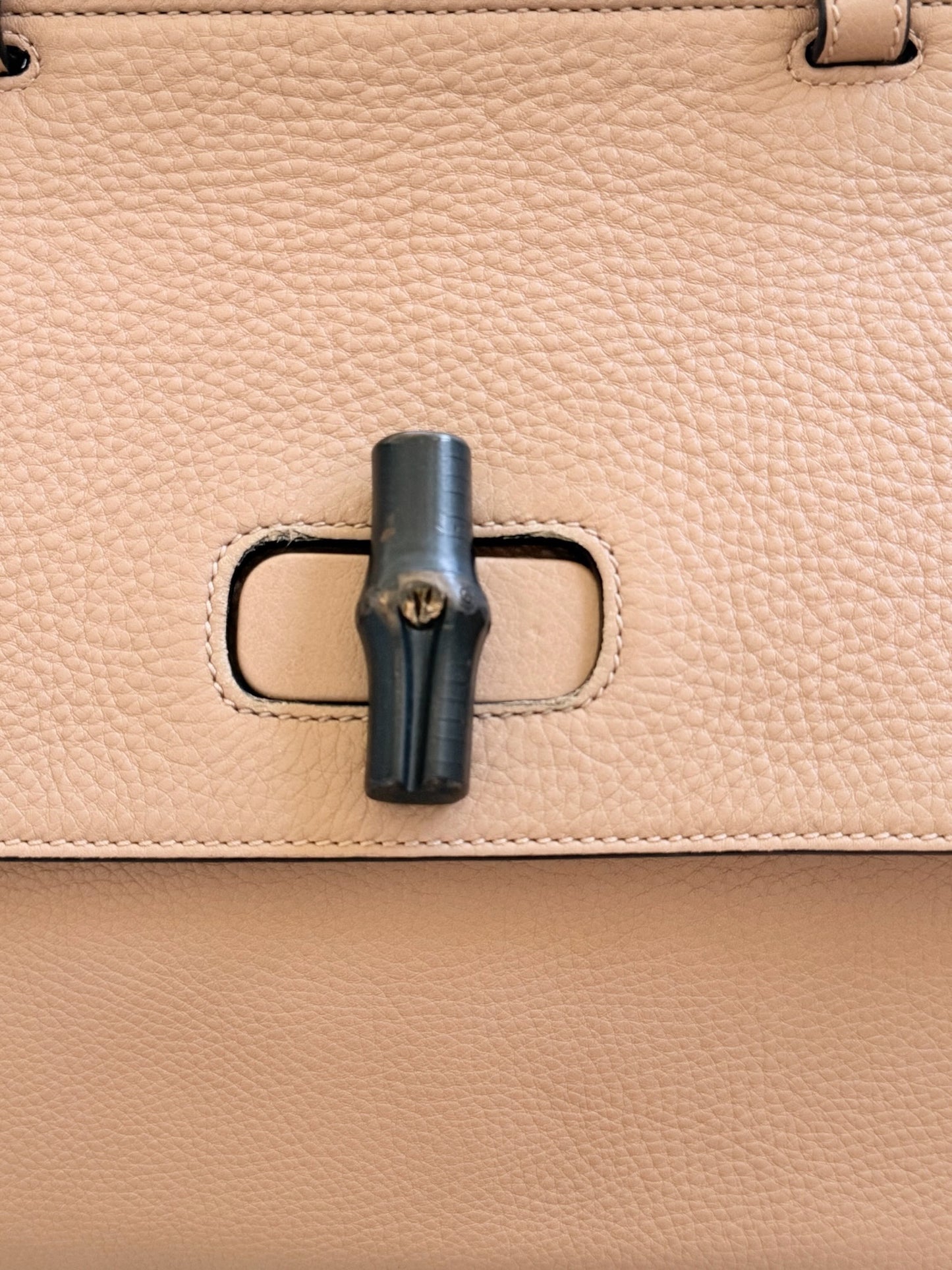 Gucci Large Bamboo Daily 2Way Top Handle Crossbody Bag — Camel Grained Calfskin | Frida Giannini Era Style 370830
