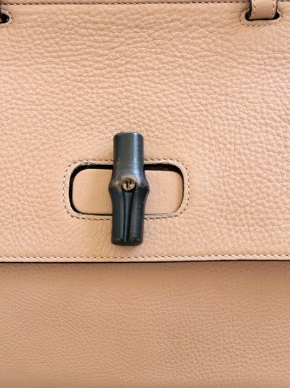 Gucci Large Bamboo Daily 2Way Top Handle Crossbody Bag — Camel Grained Calfskin | Frida Giannini Era Style 370830