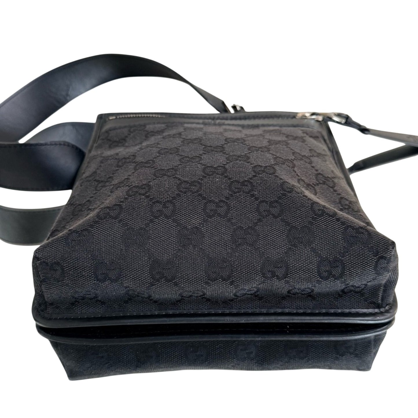 Gucci Black GG Canvas Crossbody Bag Unisex Italian Classic Silver Hardware