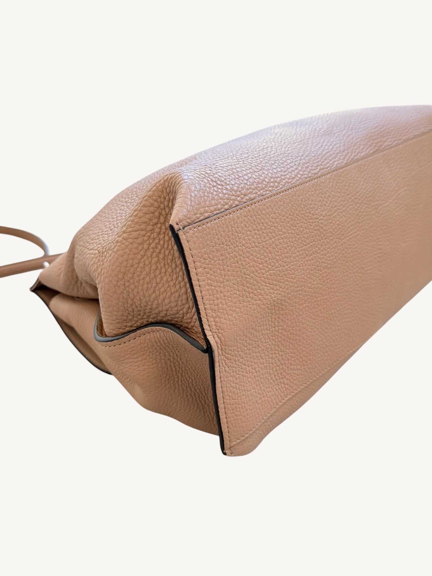 Gucci Large Bamboo Daily 2Way Top Handle Crossbody Bag — Camel Grained Calfskin | Frida Giannini Era Style 370830