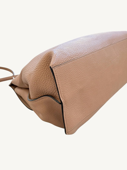 Gucci Large Bamboo Daily 2Way Top Handle Crossbody Bag — Camel Grained Calfskin | Frida Giannini Era Style 370830