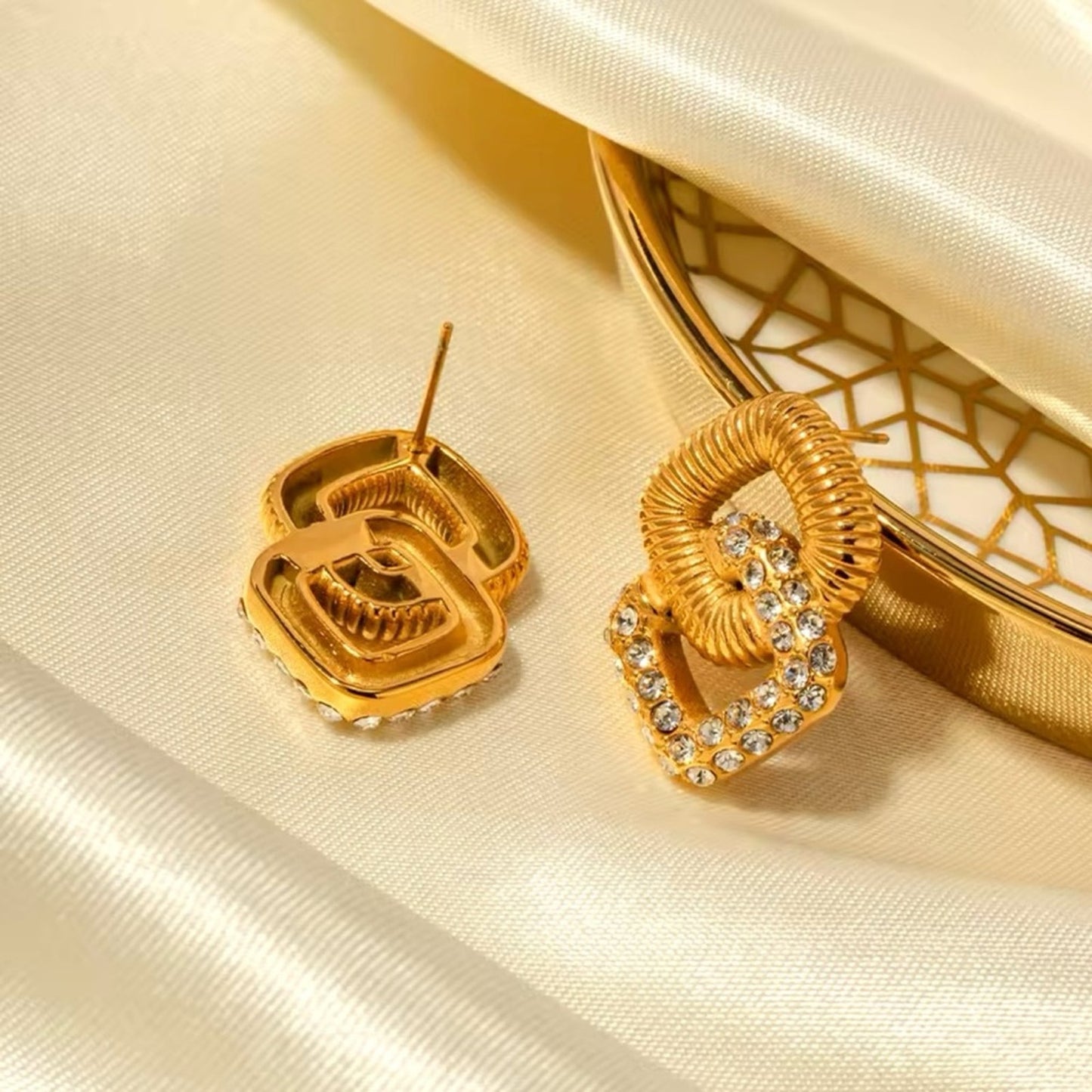 Vienna Links Pearl or Crystal 18k Gold Plated Stainless Steel Earrings