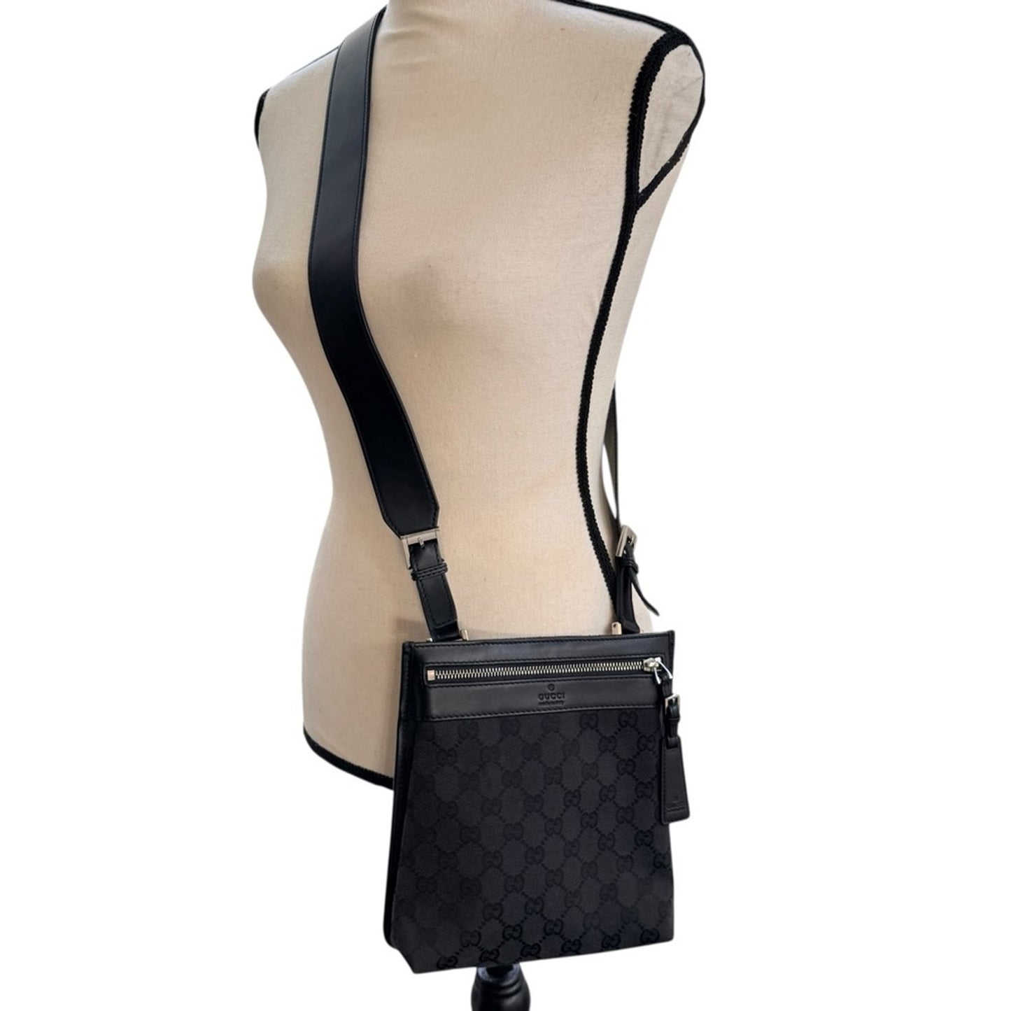 Gucci Black GG Canvas Crossbody Bag Unisex Italian Classic Silver Hardware