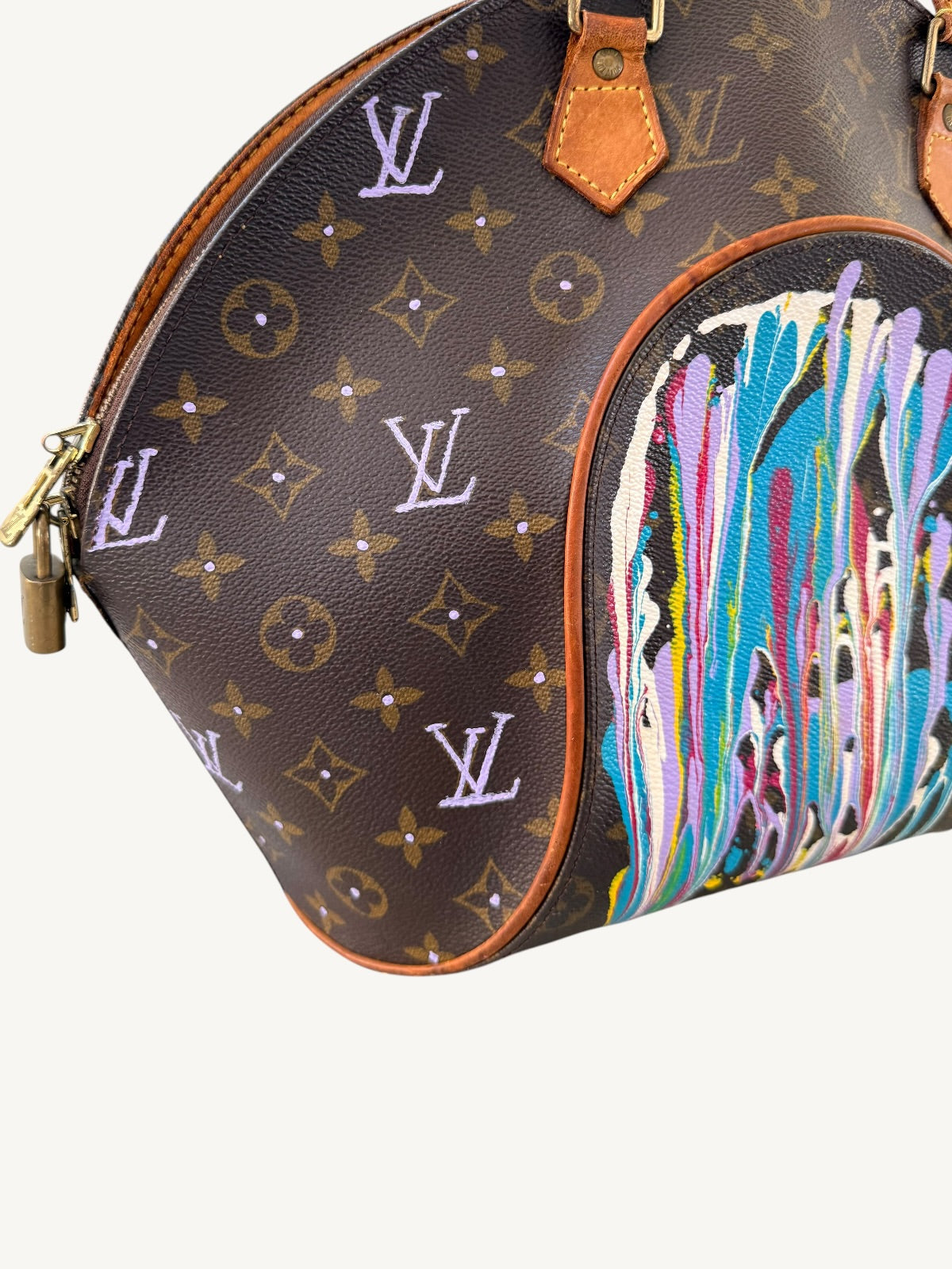 Louis Vuitton Ellipse MM aged gold-tone hardware and LV padlock detail