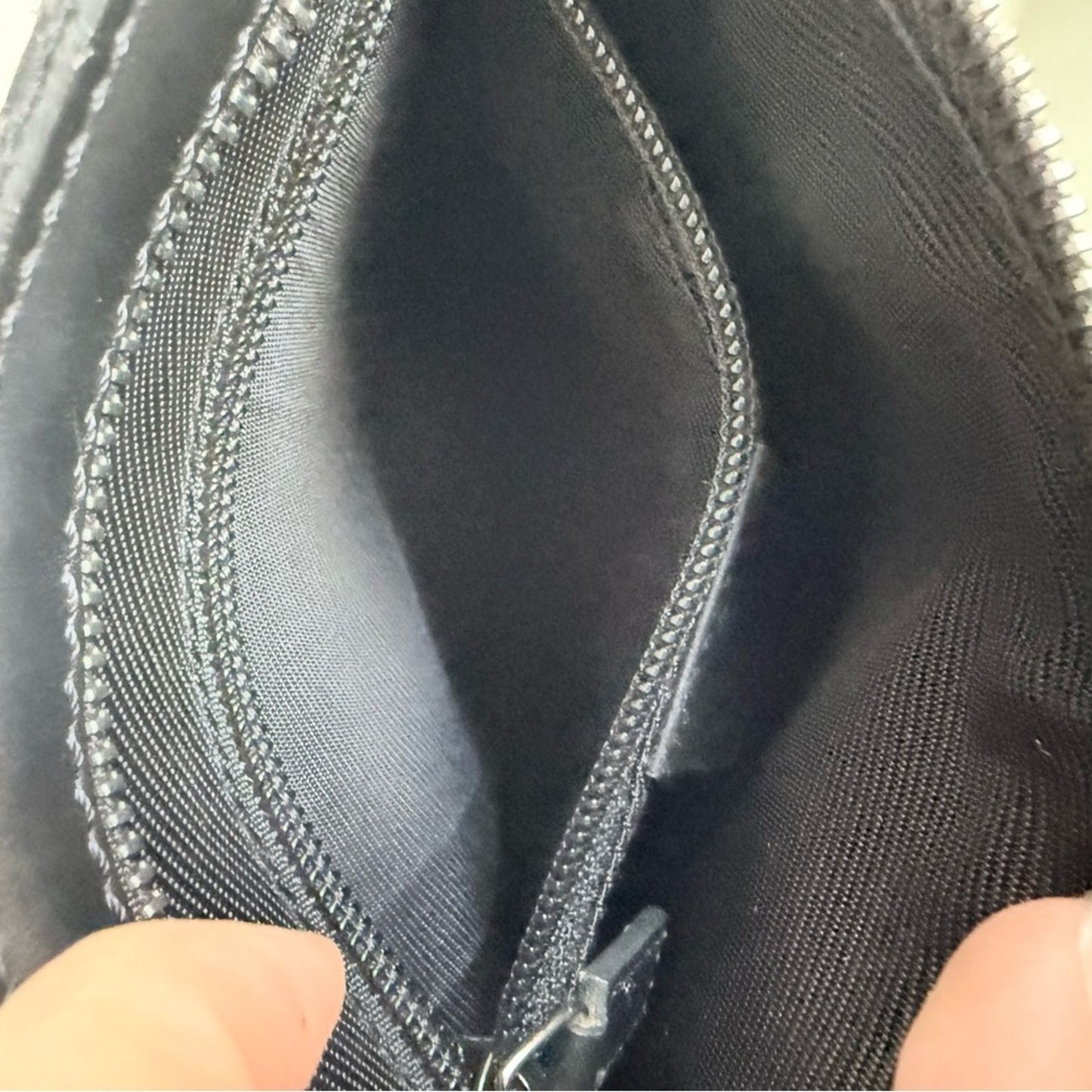 Gucci Black GG Canvas Crossbody Bag Unisex Italian Classic Silver Hardware