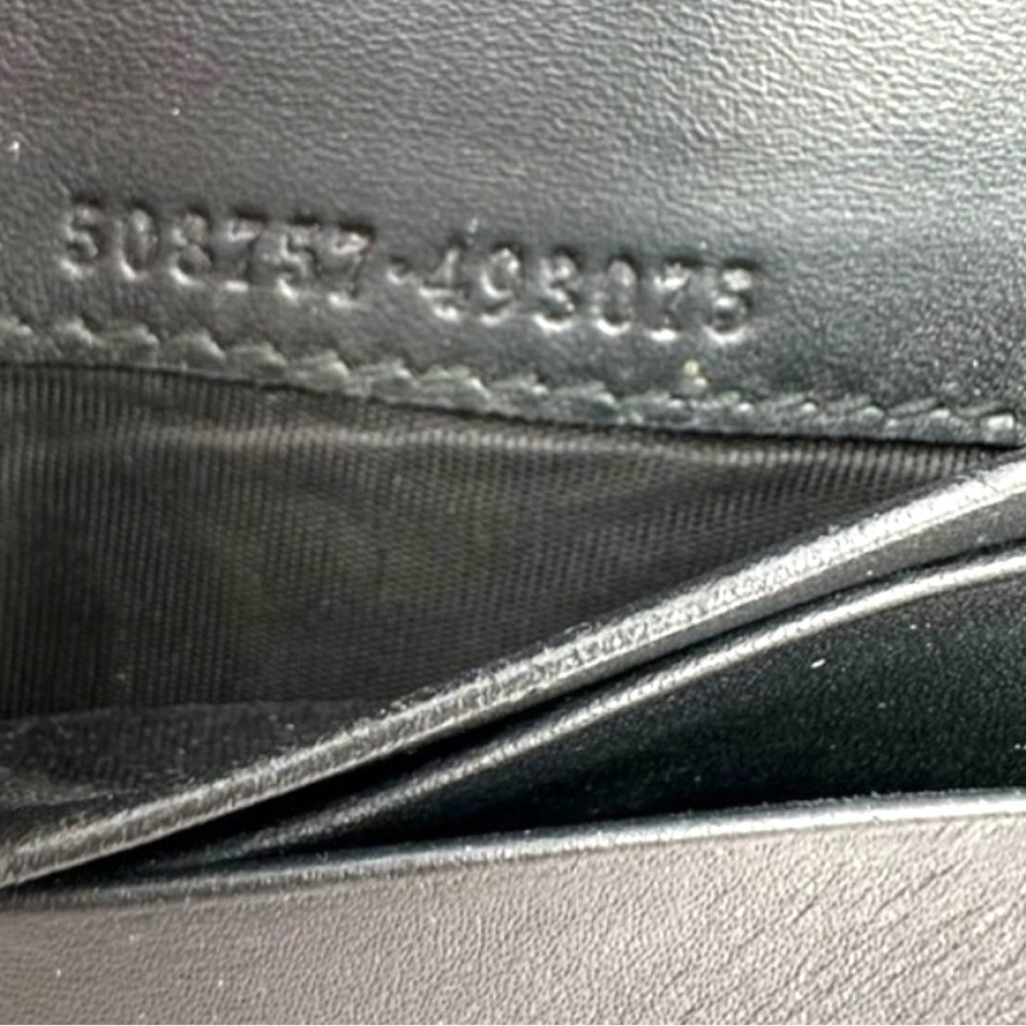 Gucci GG Supreme Bee Print Compact Bifold Wallet - Unisex