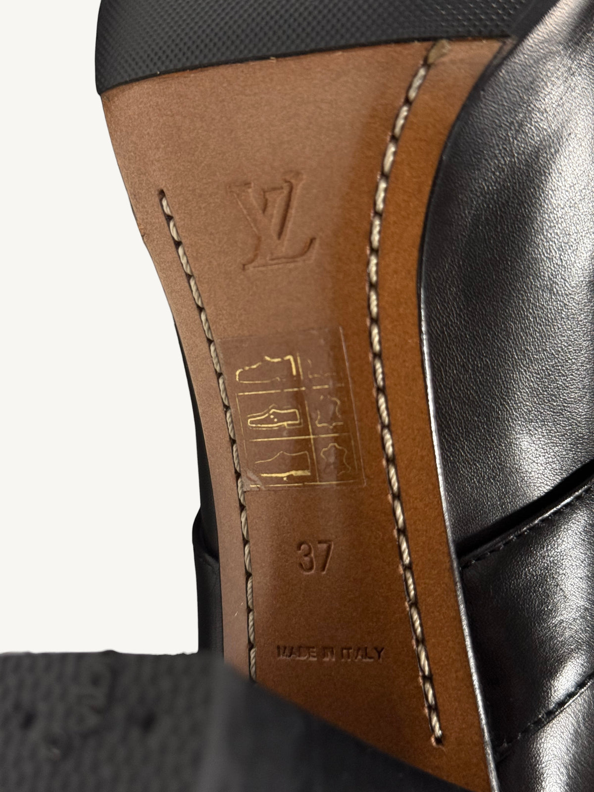 Close-up of the leather sole stamped with the LV logo, size 37 and “Made in Italy,” beside material symbols.