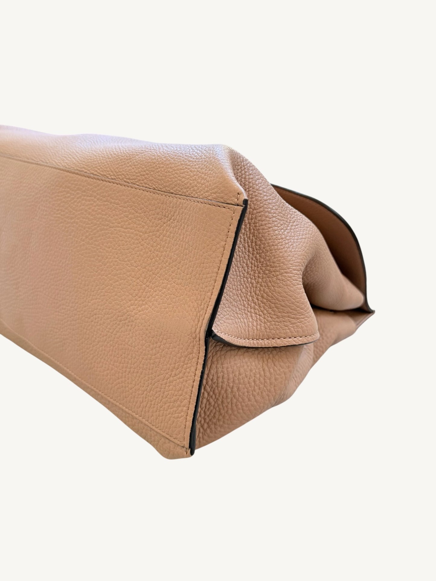 Gucci Large Bamboo Daily 2Way Top Handle Crossbody Bag — Camel Grained Calfskin | Frida Giannini Era Style 370830