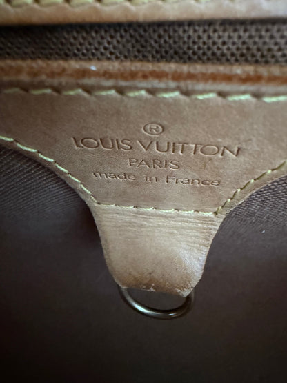 Louis Vuitton Ellipse MM top handles and zipper detail with aged gold-tone hardware