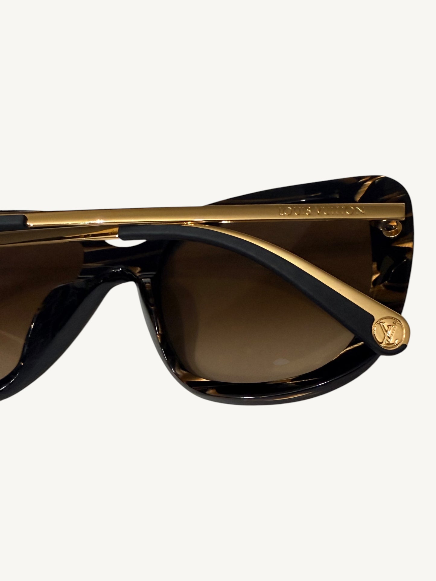 Louis Vuitton Z1127E Waimea Sunglasses — Black & Gold — Brown Gradient — Very Good Pre-Owned
