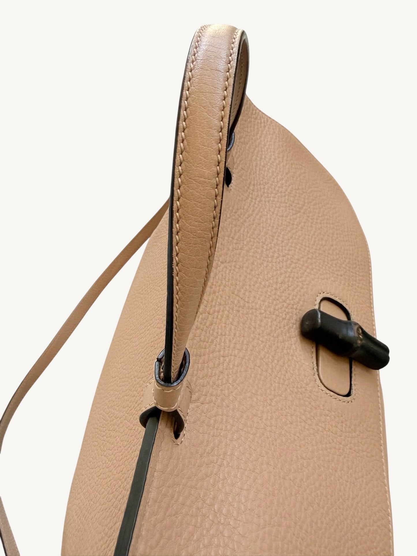 Gucci Large Bamboo Daily 2Way Top Handle Crossbody Bag — Camel Grained Calfskin | Frida Giannini Era Style 370830