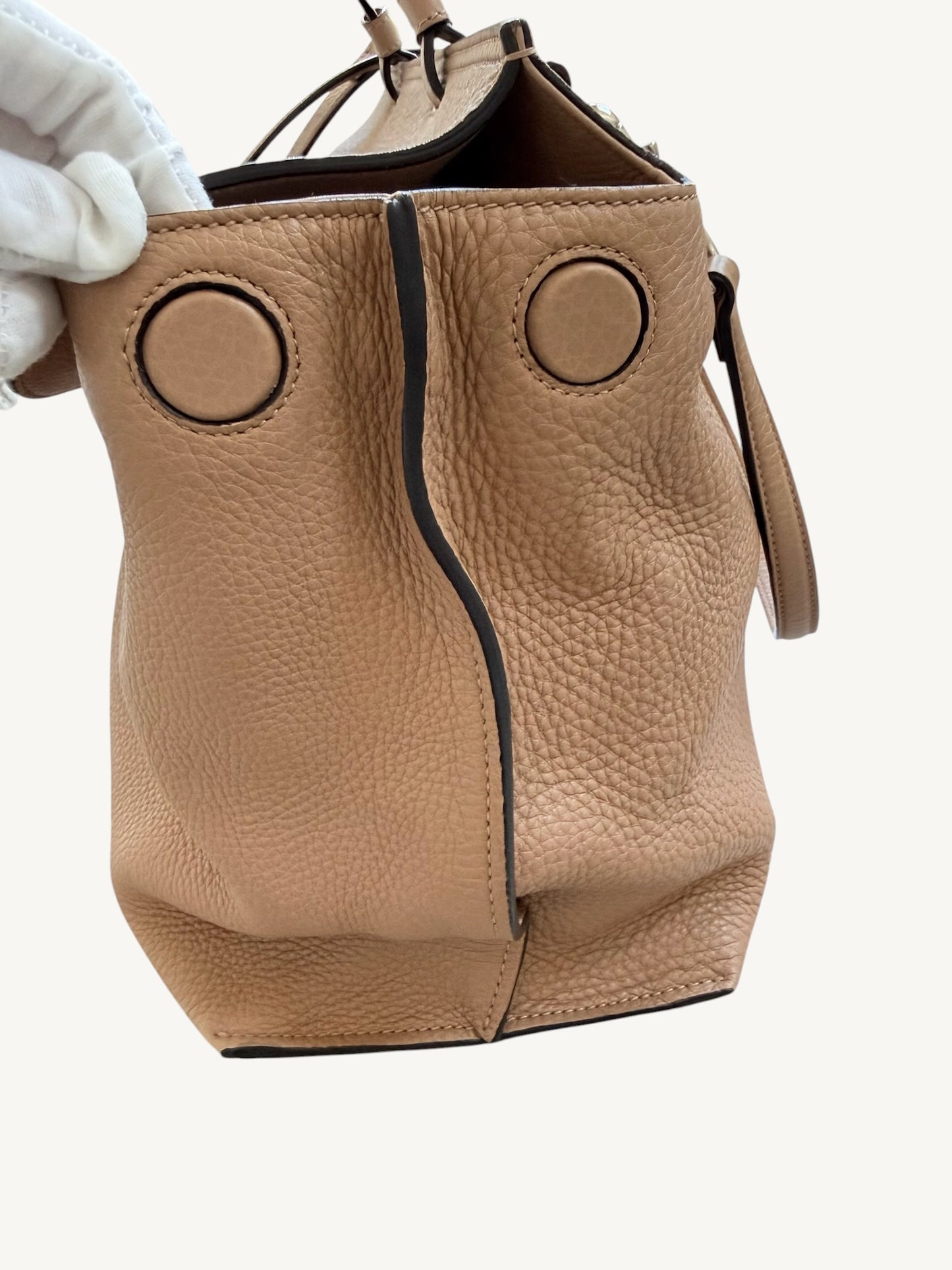 Gucci Large Bamboo Daily 2Way Top Handle Crossbody Bag — Camel Grained Calfskin | Frida Giannini Era Style 370830