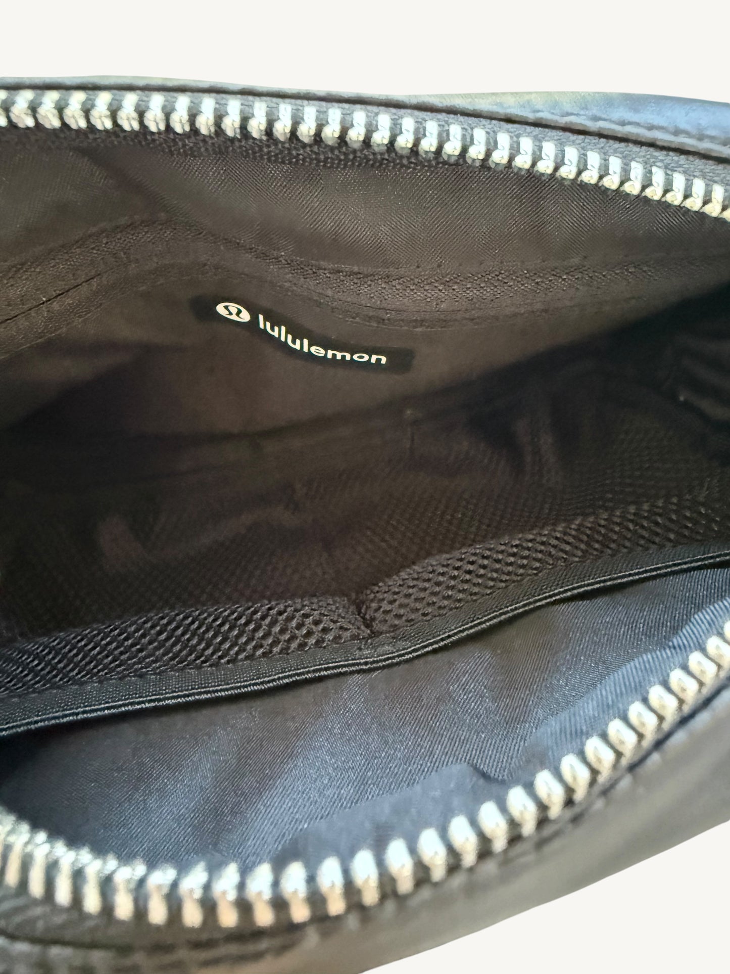 Lululemon Everywhere Crossbody 2L Wunder Puff — Black NWT
