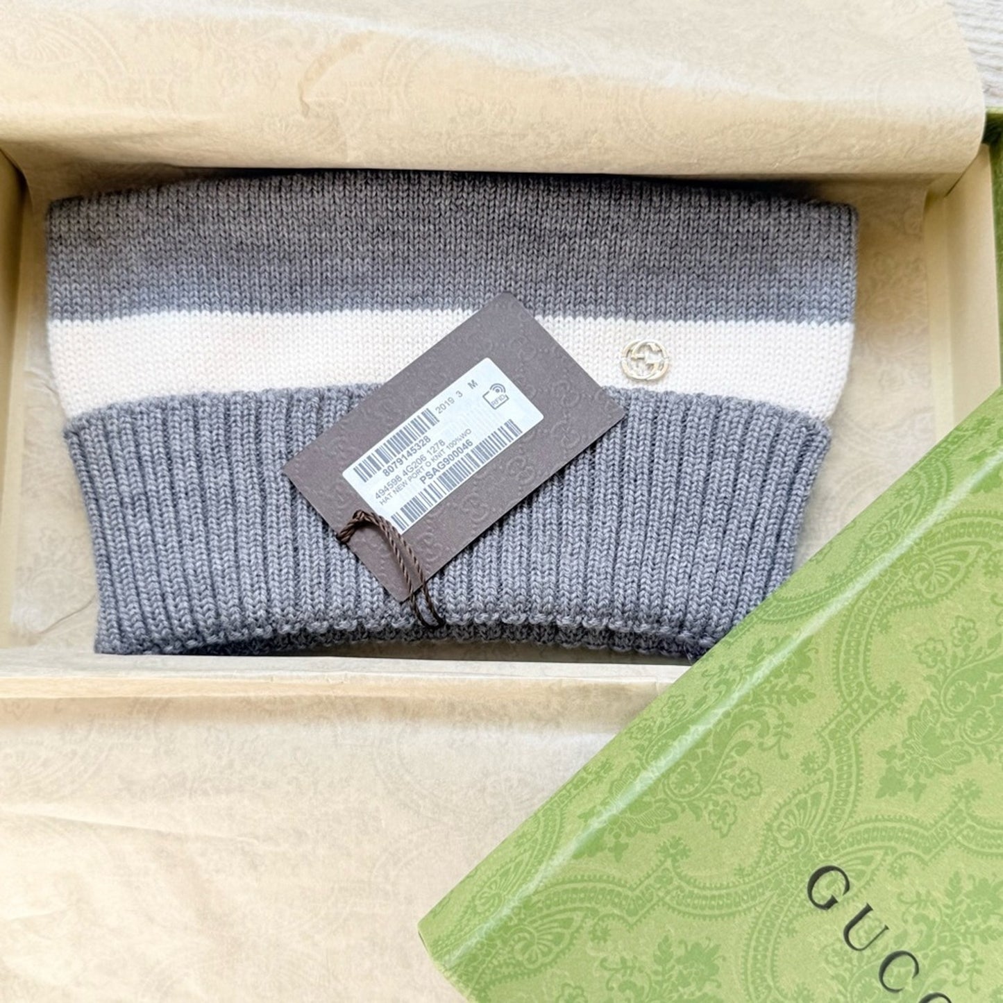 NWT & Box Gucci New Port Web Stripe Knit 100% Wool Beanie Hat Gray & White