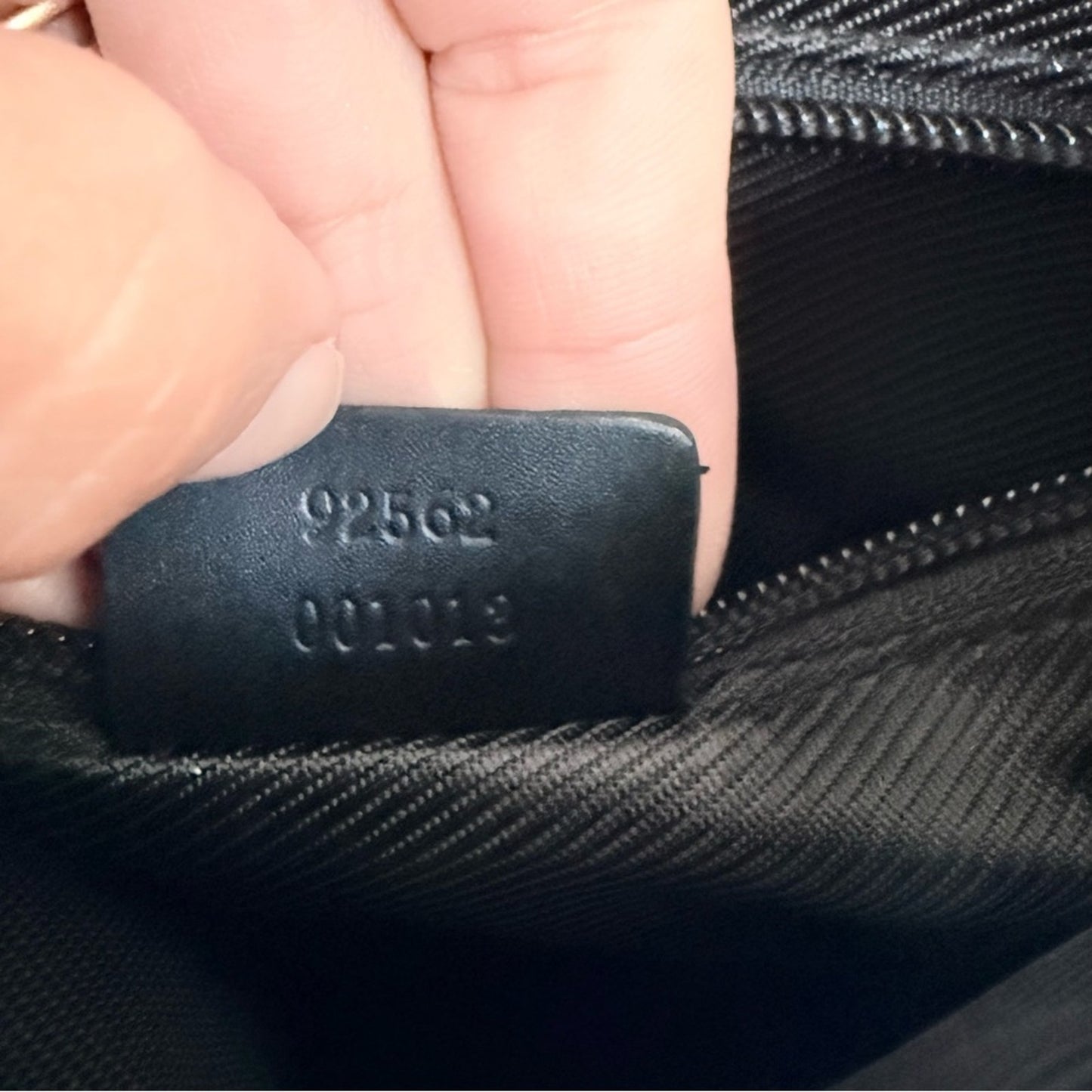 Gucci Black GG Canvas Crossbody Bag Unisex Italian Classic Silver Hardware