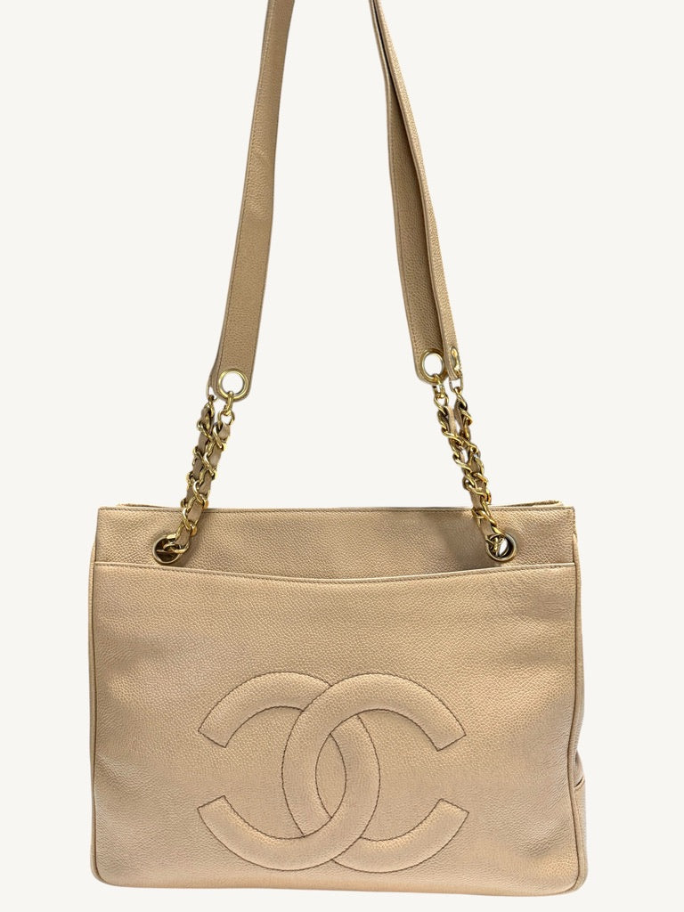 Closer front view of oversized stitched CC and front slip pocket