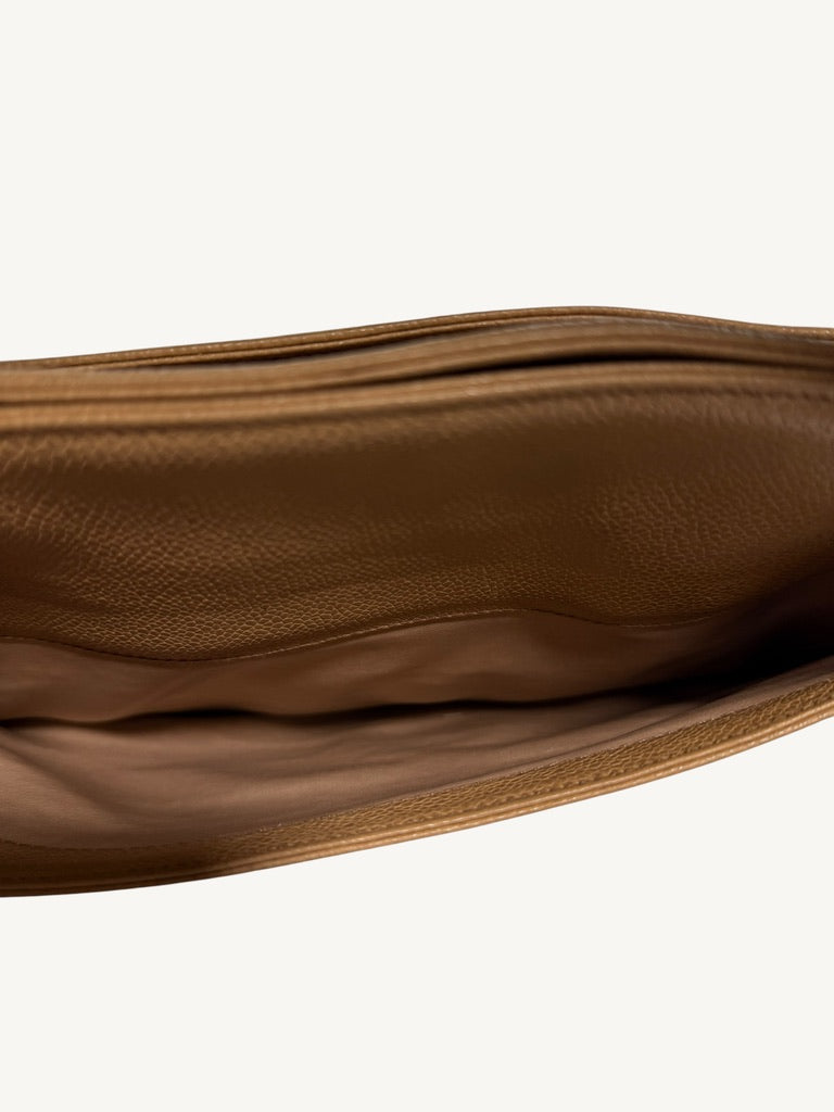 Inside view of full-width exterior open slip pocket with smooth leather lining