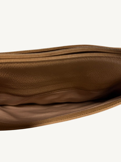 Inside view of full-width exterior open slip pocket with smooth leather lining