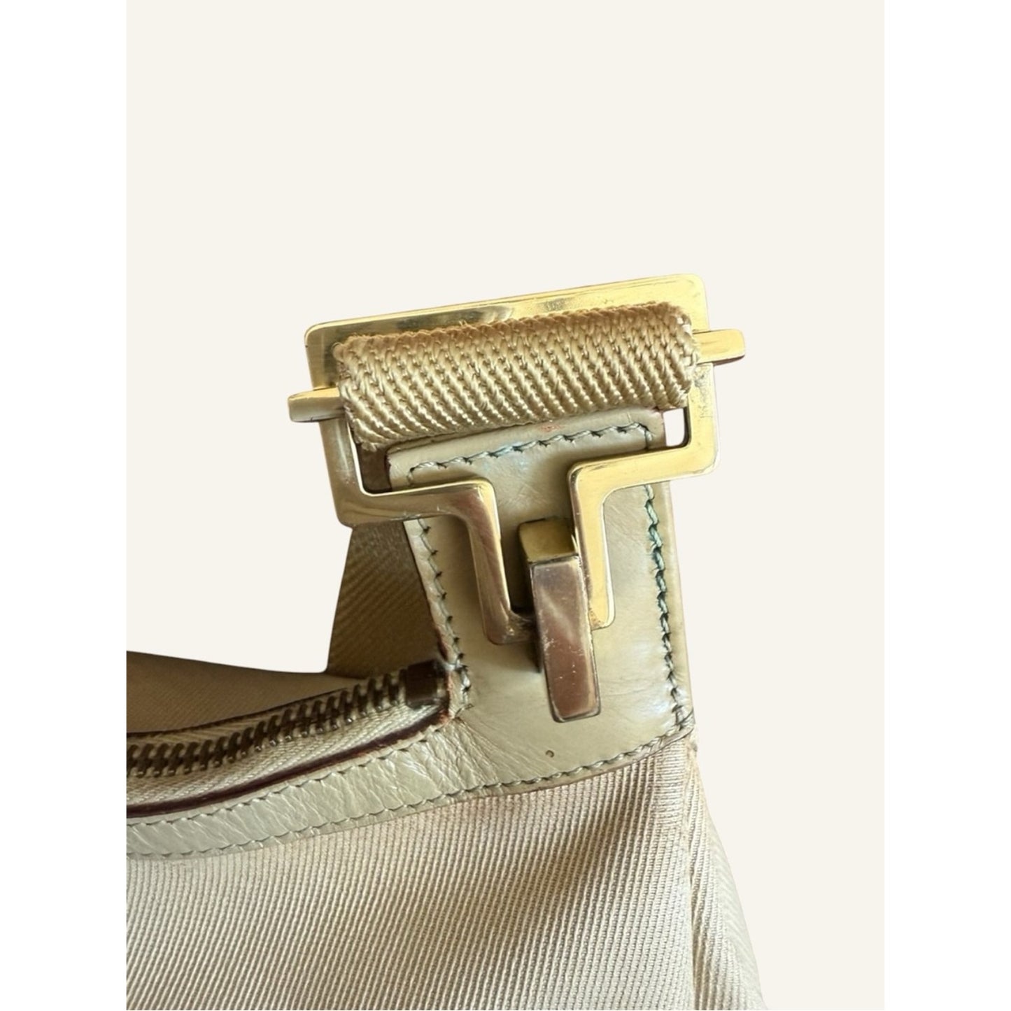 Gucci Sherry Line Beige Canvas Crossbody / Shoulder Hobo Bag Adjustable Strap