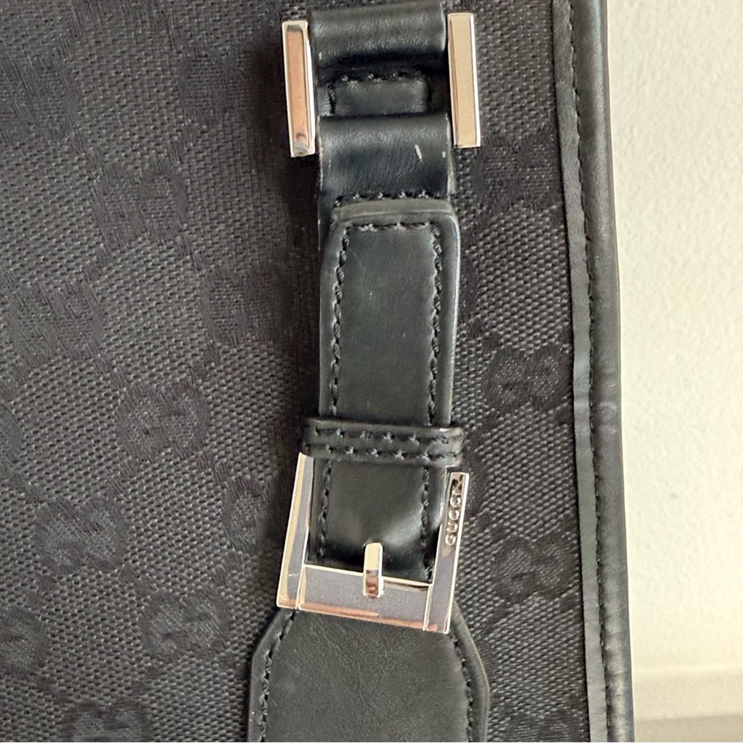 Gucci Black GG Canvas Crossbody Bag Unisex Italian Classic Silver Hardware