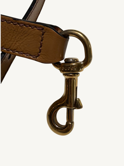 Gucci Soho camel tan satchel: Shoulder strap clasp detail