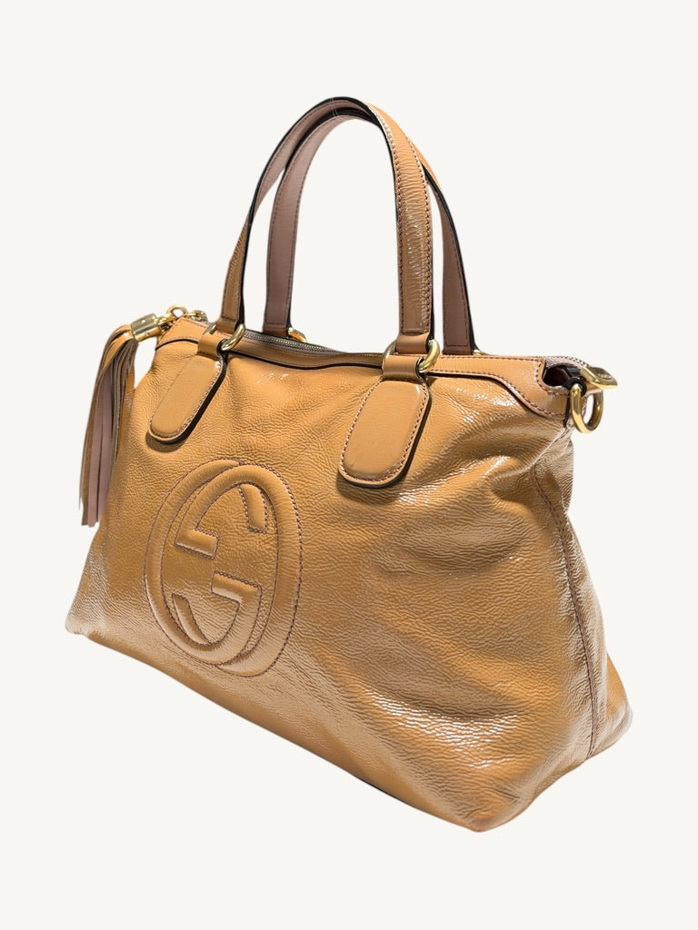 Gucci Soho camel tan satchel: Front angled view