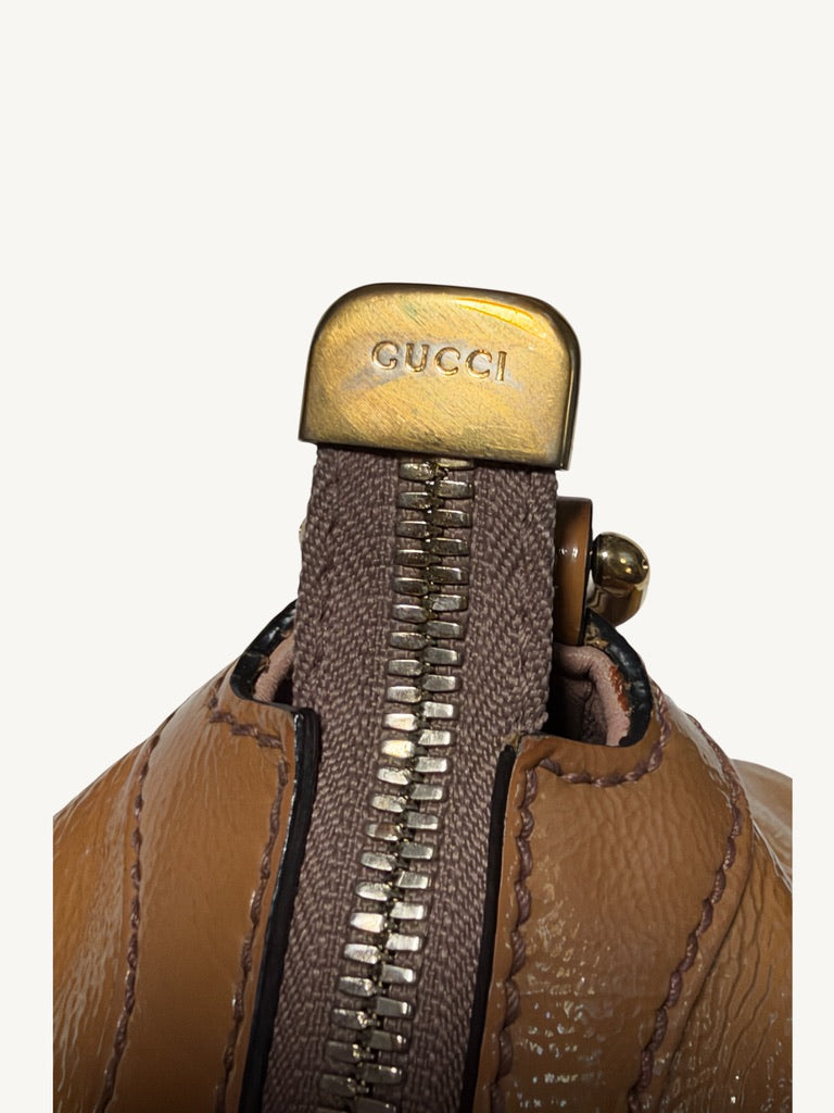 Gucci Soho camel tan satchel: Gucci zipper hardware detail