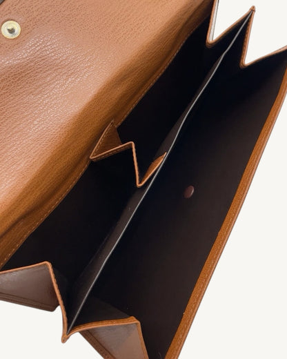 Open divided accordion compartment