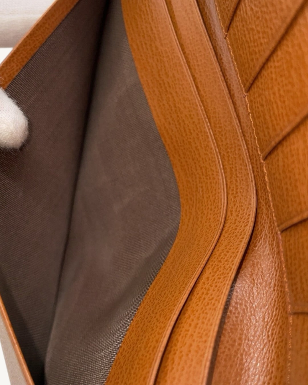 Leather slip pockets and textile lining