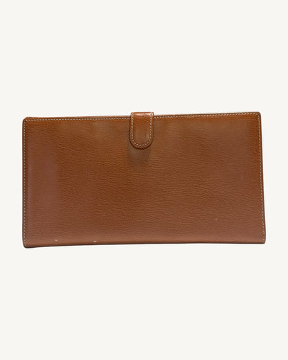 Back view showing small marks along lower fold