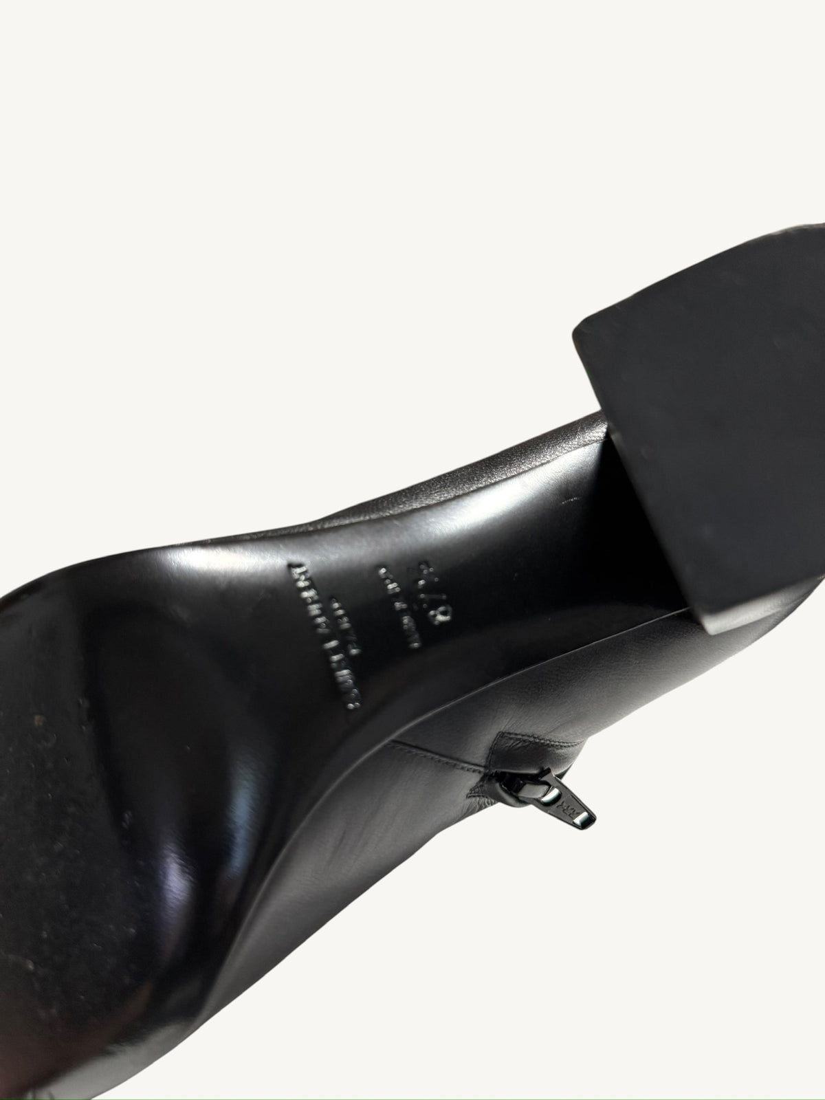 Angled detail of Saint Laurent Lou 95 leather outsole, block heel and side zipper